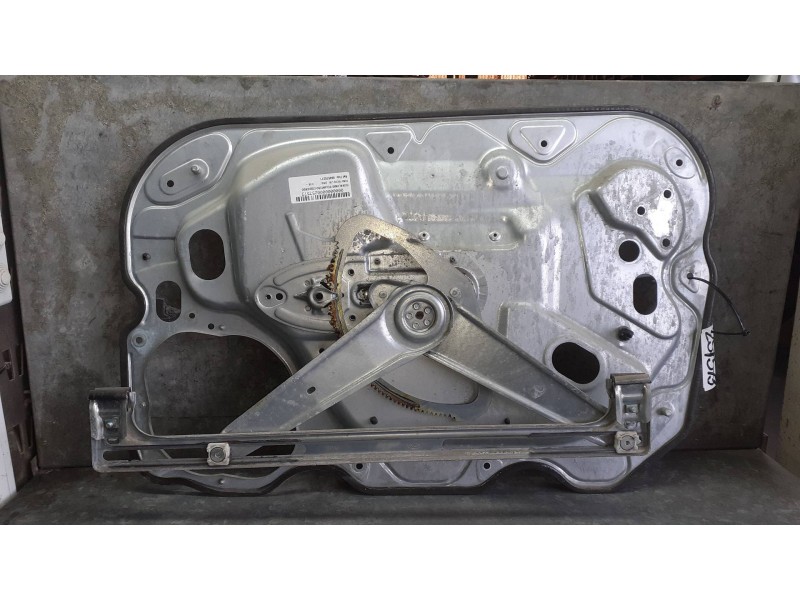 Recambio de elevalunas delantero izquierdo para ford focus lim. (cb4) referencia OEM IAM 984570211 SIN MOTOR ELECTRICO