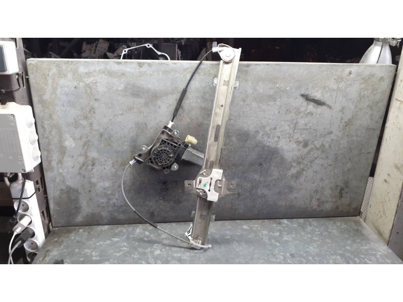 Recambio de elevalunas delantero izquierdo para hyundai i10 referencia OEM IAM 824010X010 CON MOTOR ELECTRICO