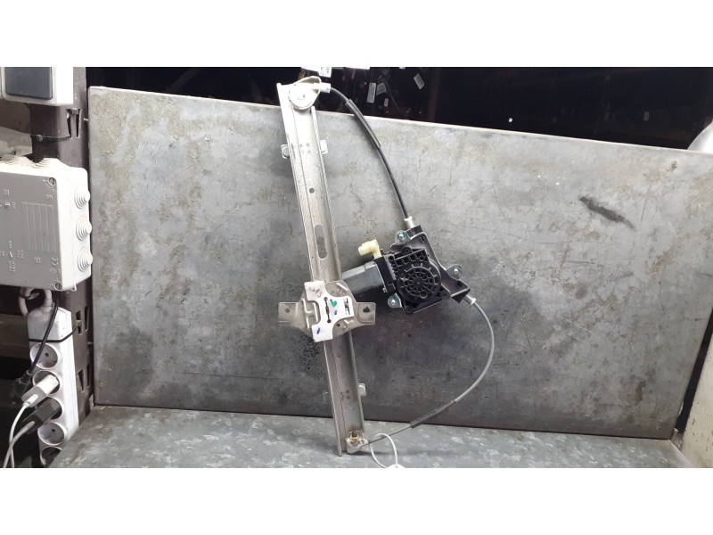 Recambio de elevalunas delantero derecho para hyundai i10 referencia OEM IAM 824020X010 CON MOTOR ELECTRICO