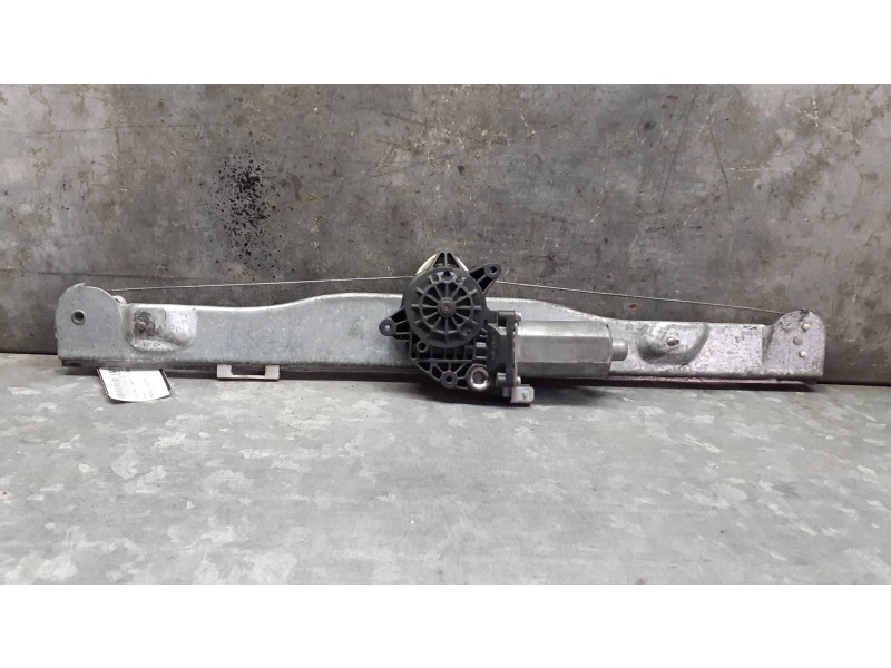 Recambio de elevalunas delantero izquierdo para nissan atleon 120 referencia OEM IAM 0130821783 SIN MOTOR ELECTRICO