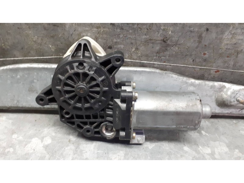 Recambio de elevalunas delantero izquierdo para nissan atleon 120 referencia OEM IAM 0130821783 SIN MOTOR ELECTRICO