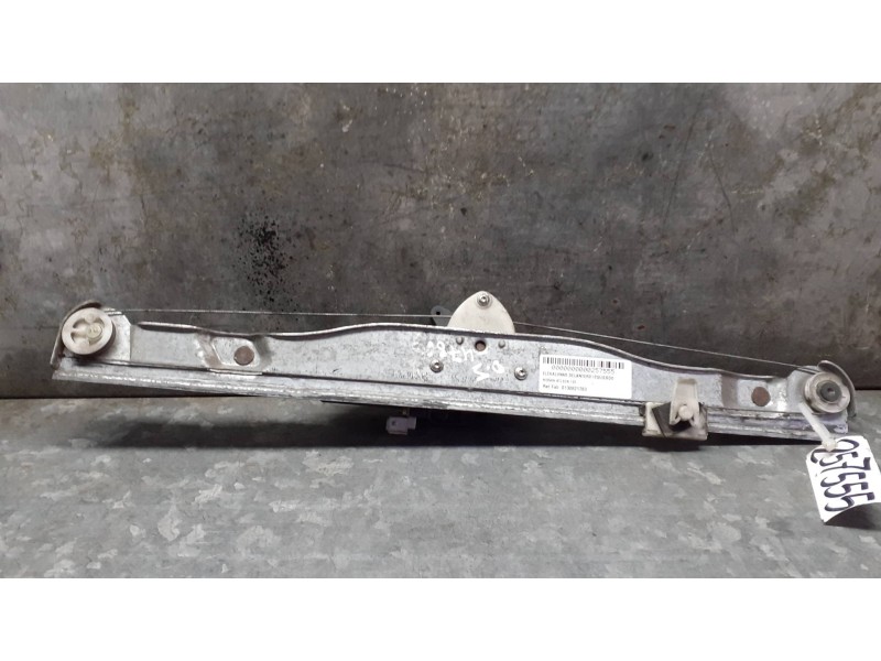 Recambio de elevalunas delantero izquierdo para nissan atleon 120 referencia OEM IAM 0130821783 SIN MOTOR ELECTRICO