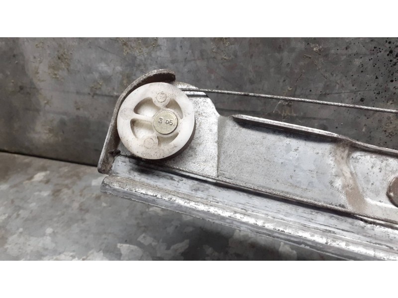 Recambio de elevalunas delantero izquierdo para nissan atleon 120 referencia OEM IAM 0130821783 SIN MOTOR ELECTRICO