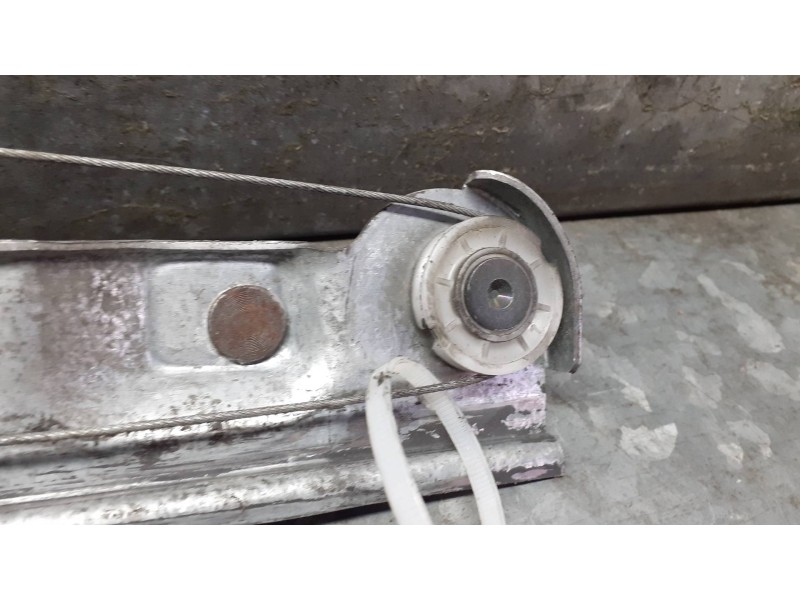 Recambio de elevalunas delantero izquierdo para nissan atleon 120 referencia OEM IAM 0130821783 SIN MOTOR ELECTRICO