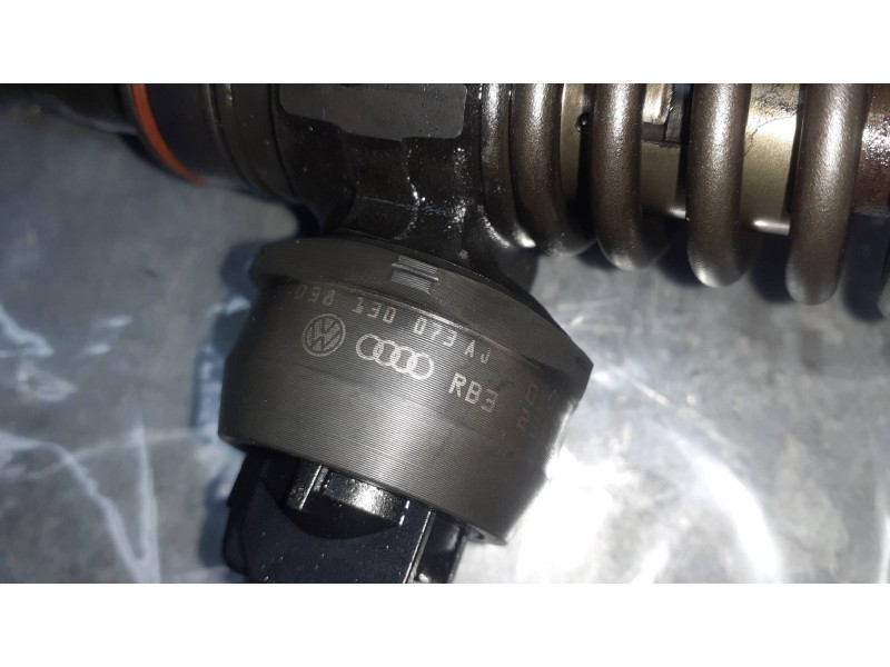 Recambio de inyector para volkswagen passat berlina (3b3) referencia OEM IAM 038130073AJ 0414720037 BOSCH