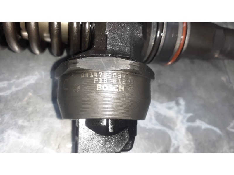 Recambio de inyector para volkswagen passat berlina (3b3) referencia OEM IAM 038130073AJ 0414720037 BOSCH