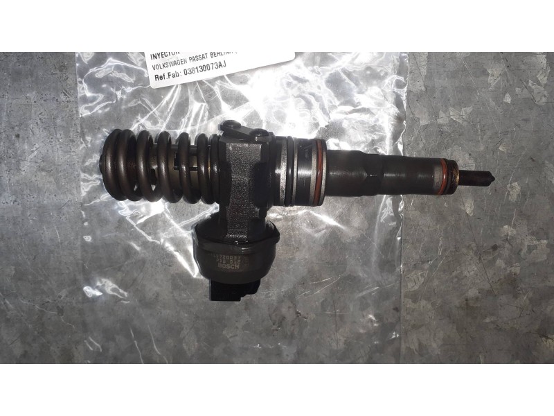 Recambio de inyector para volkswagen passat berlina (3b3) referencia OEM IAM 038130073AJ 0414720037 BOSCH