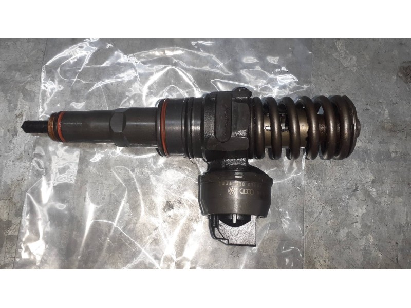 Recambio de inyector para volkswagen passat berlina (3b3) referencia OEM IAM 038130073AJ 0414720037 BOSCH