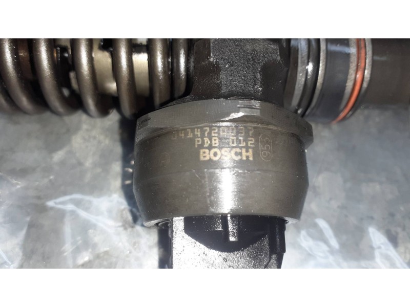 Recambio de inyector para volkswagen passat berlina (3b3) referencia OEM IAM 038130073AJ 0414720037 BOSCH