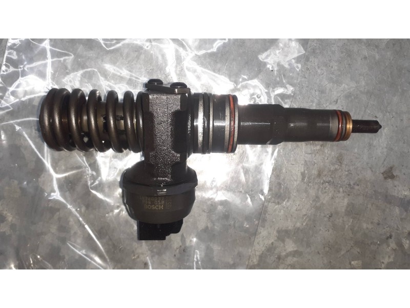 Recambio de inyector para volkswagen passat berlina (3b3) referencia OEM IAM 038130073AJ 0414720037 BOSCH