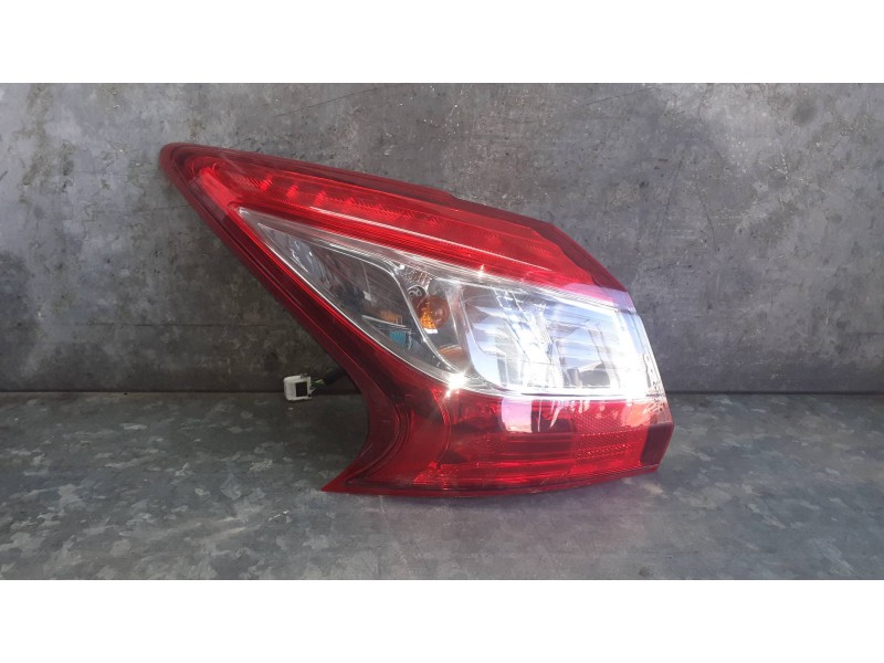 Recambio de piloto trasero izquierdo para nissan pulsar (c13) referencia OEM IAM 22018066  