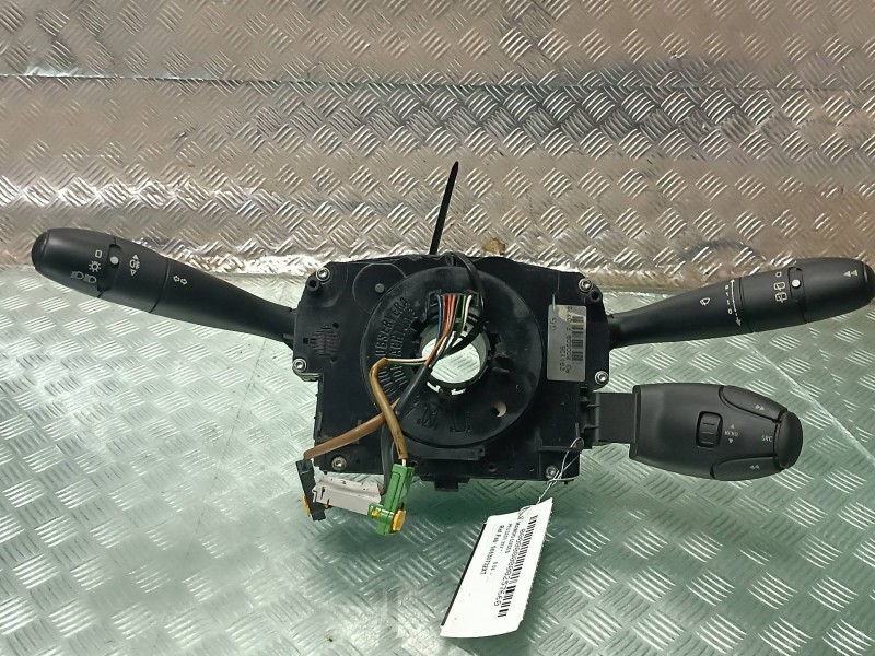 Recambio de mando luces para peugeot 207 referencia OEM IAM 96630732XT VALEO COM2005