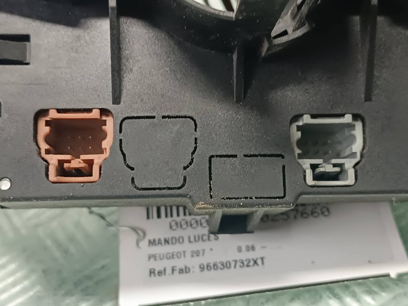 Recambio de mando luces para peugeot 207 referencia OEM IAM 96630732XT VALEO COM2005