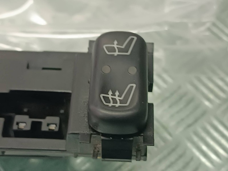 Recambio de interruptor para mercedes-benz clase c (w202) berlina referencia OEM IAM 2108200151  ASIENTOS CALEFACTABLE