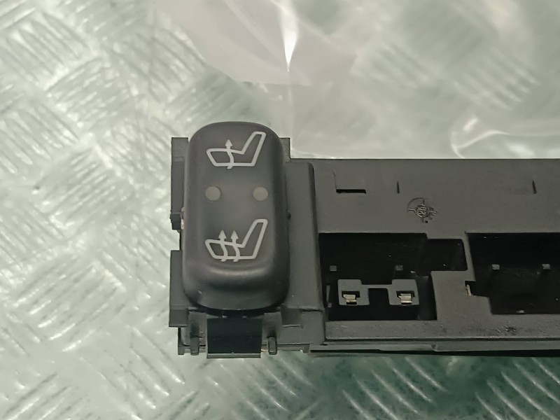 Recambio de interruptor para mercedes-benz clase c (w202) berlina referencia OEM IAM 2108200151  ASIENTOS CALEFACTABLE