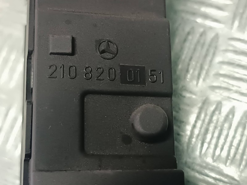 Recambio de interruptor para mercedes-benz clase c (w202) berlina referencia OEM IAM 2108200151  ASIENTOS CALEFACTABLE