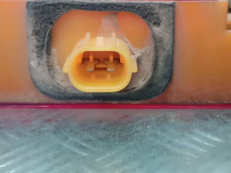 Recambio de luz central de freno para nissan murano (z50) referencia OEM IAM P2884  CONECTOR 2 PINES