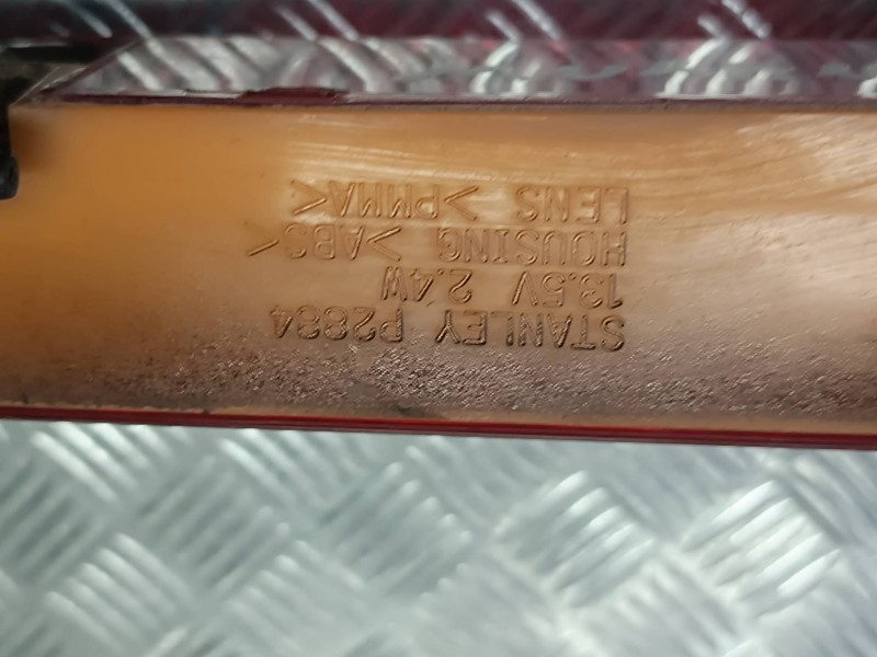 Recambio de luz central de freno para nissan murano (z50) referencia OEM IAM P2884  CONECTOR 2 PINES