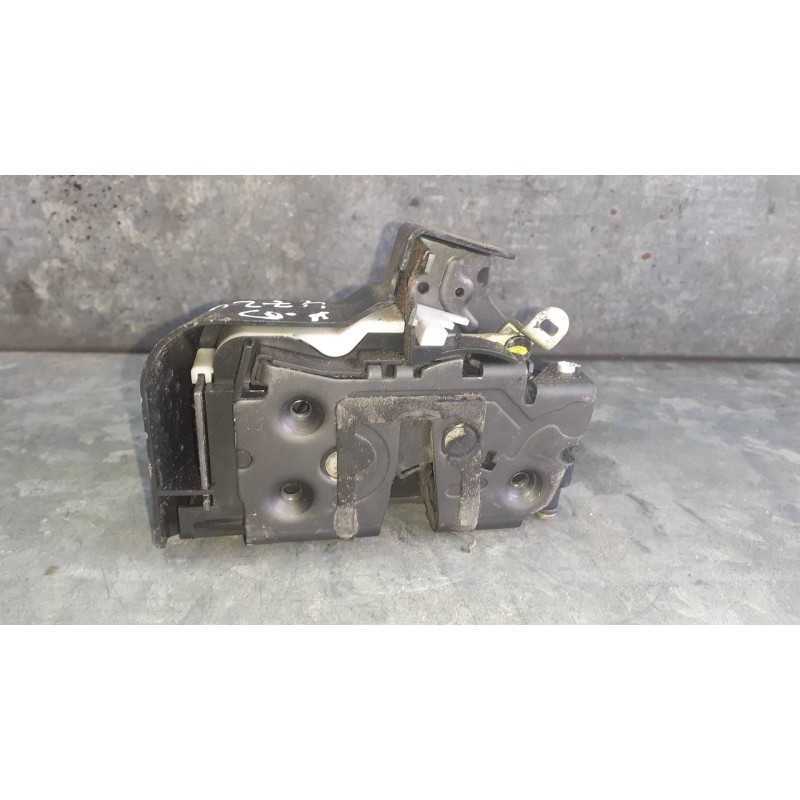 Recambio de cerradura puerta delantera derecha para ford focus berlina (cap) referencia OEM IAM 3M5AR21812AJ 240000108 6 PINES