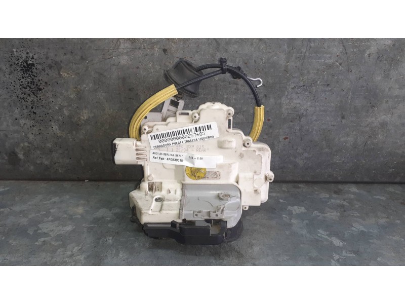 Recambio de cerradura puerta trasera izquierda para audi a6 berlina (4f2) referencia OEM IAM 4F0839015  8 PINES