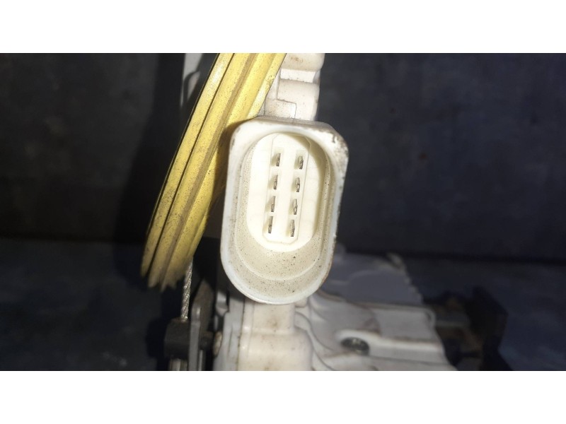 Recambio de cerradura puerta trasera izquierda para audi a6 berlina (4f2) referencia OEM IAM 4F0839015  8 PINES
