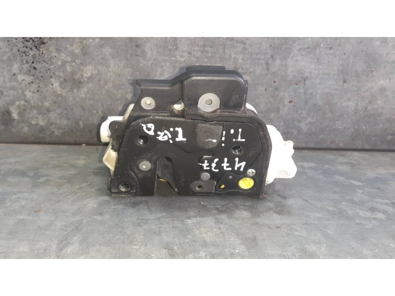 Recambio de cerradura puerta trasera izquierda para audi a6 berlina (4f2) referencia OEM IAM 4F0839015  8 PINES