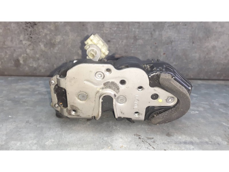 Recambio de cerradura puerta trasera izquierda para opel insignia berlina referencia OEM IAM 1027808 1027808KDS 6 PINES