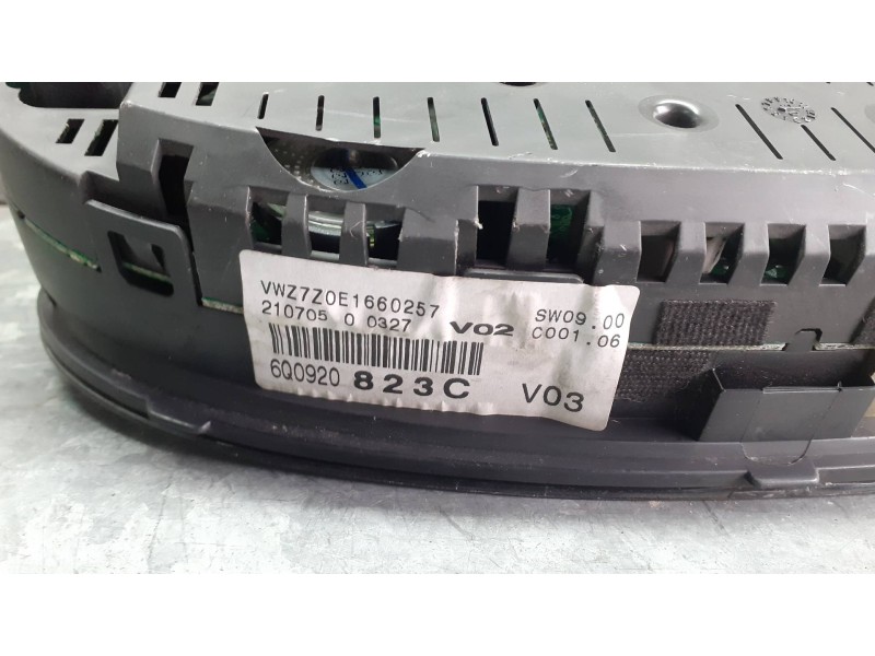 Recambio de cuadro instrumentos para volkswagen polo (9n1) referencia OEM IAM 6Q0920823C 6Q0920823CV03 VDO