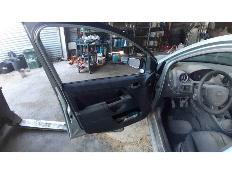 ford fiesta (cbk) del año 2004