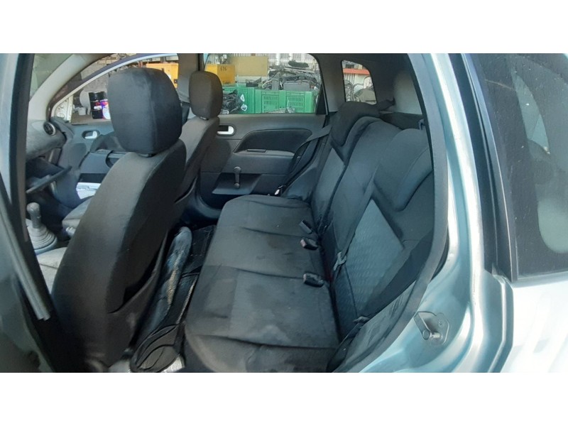 ford fiesta (cbk) del año 2004