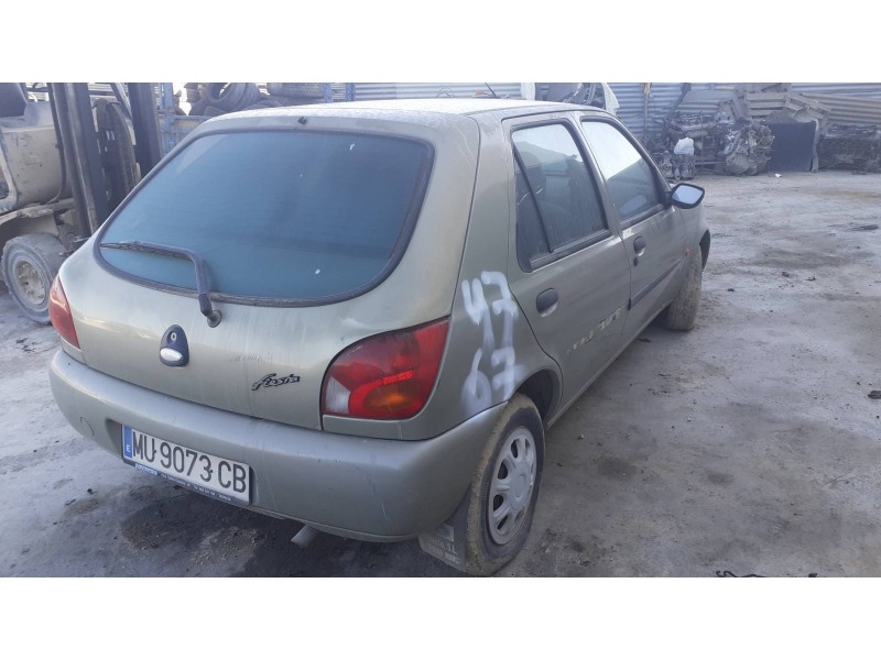ford fiesta berlina del año 1999