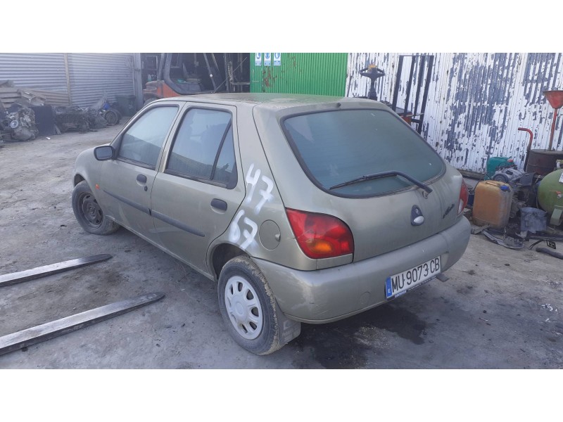 ford fiesta berlina del año 1999