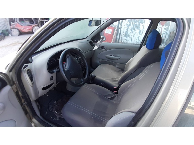 ford fiesta berlina del año 1999