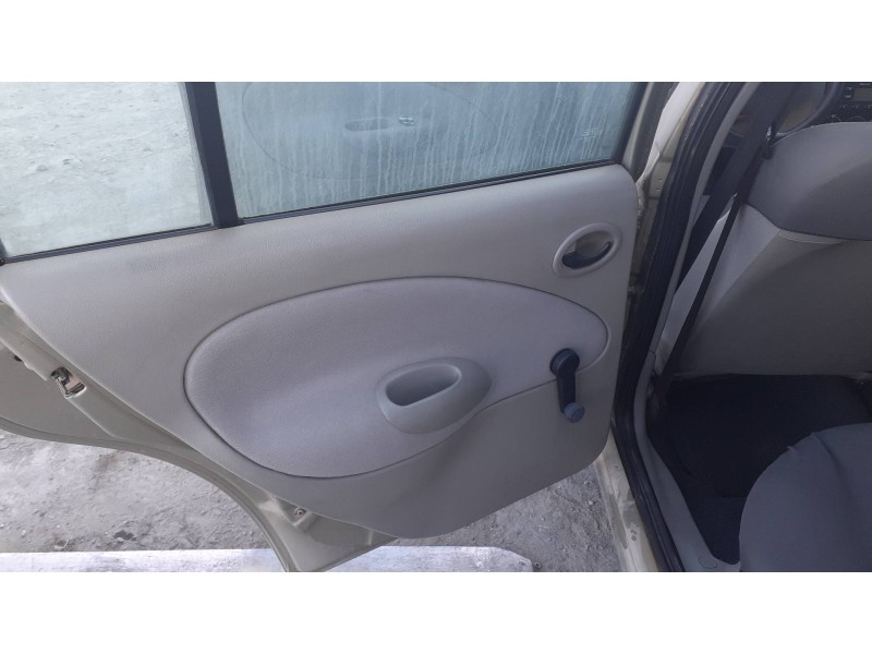 ford fiesta berlina del año 1999