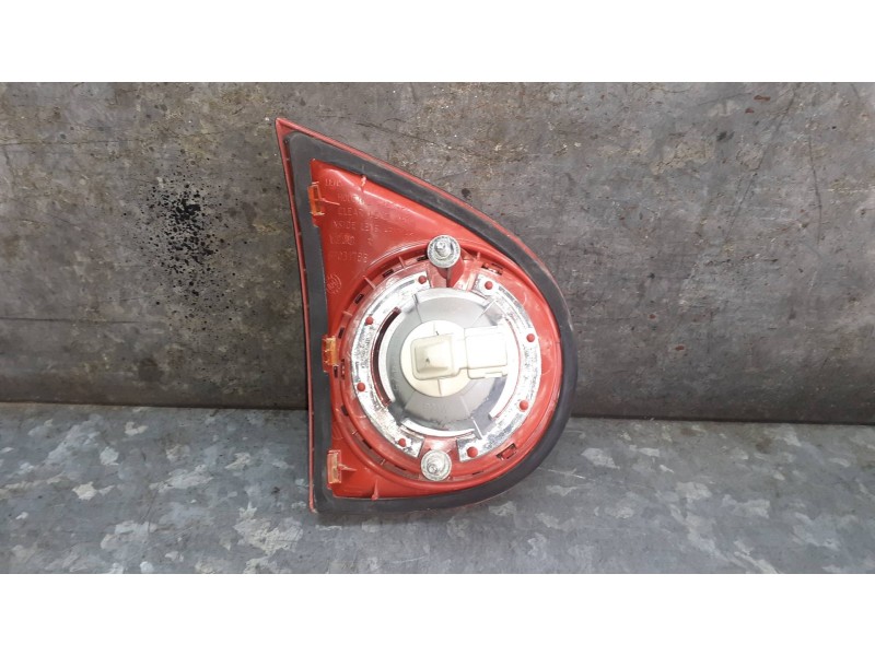 Recambio de piloto trasero derecho interior para volkswagen golf v berlina (1k1) referencia OEM IAM 1K6945094G 89032905 VALEO