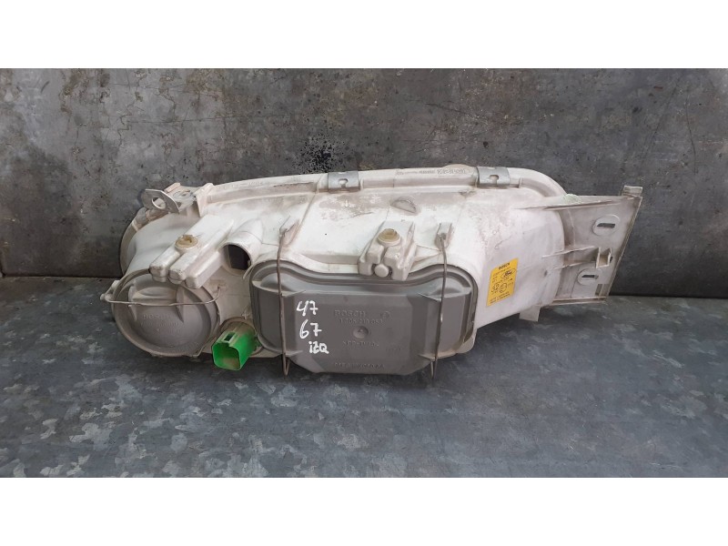 Recambio de faro izquierdo para ford fiesta berlina referencia OEM IAM 96FG13006AG 0301049201 