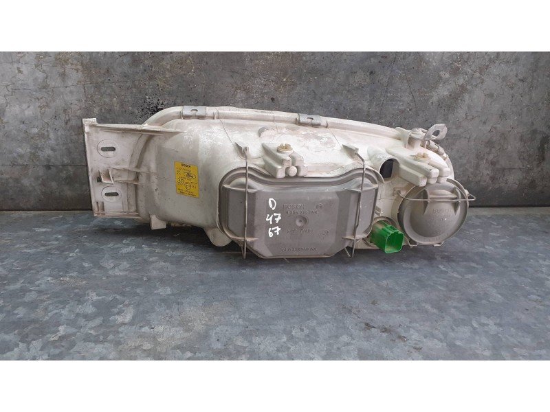 Recambio de faro derecho para ford fiesta berlina referencia OEM IAM 96FG13005AG 0301049202 