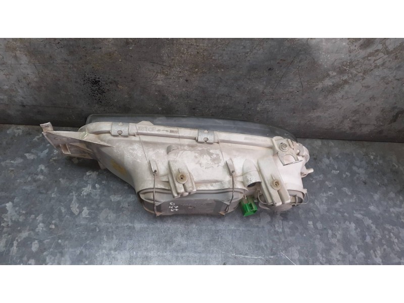 Recambio de faro derecho para ford fiesta berlina referencia OEM IAM 96FG13005AG 0301049202 