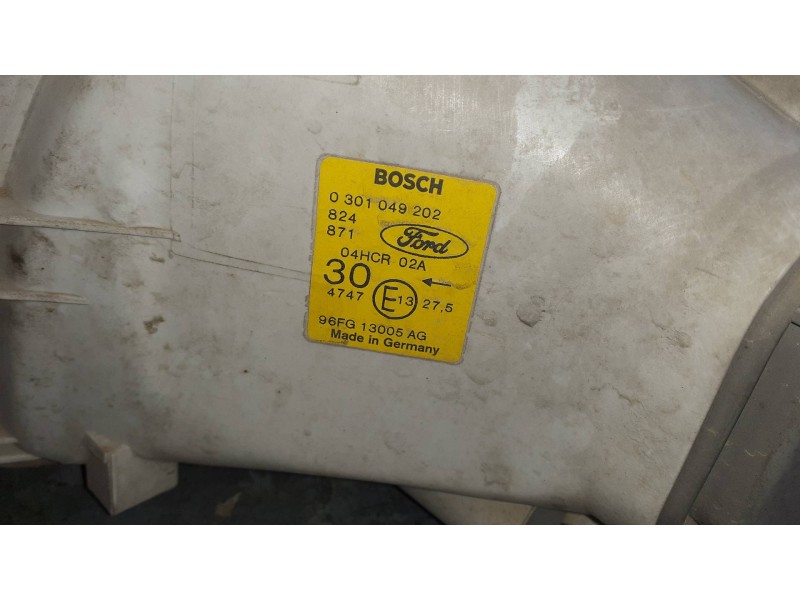 Recambio de faro derecho para ford fiesta berlina referencia OEM IAM 96FG13005AG 0301049202 