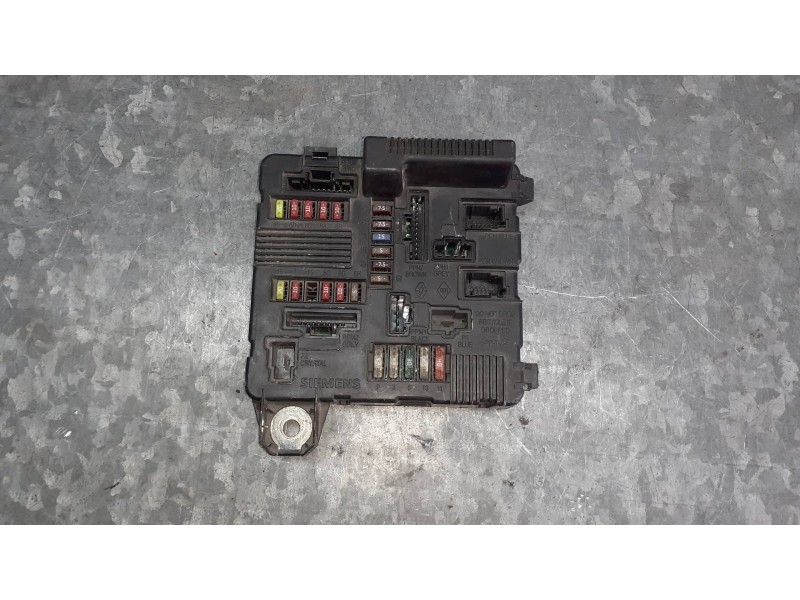 Recambio de caja reles / fusibles para renault scenic ii referencia OEM IAM 8200306032C S118399200F SIEMENS