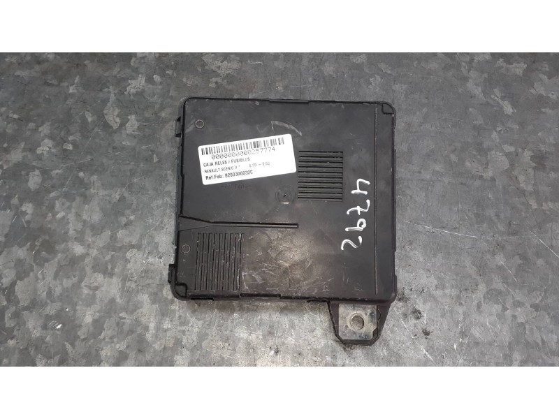 Recambio de caja reles / fusibles para renault scenic ii referencia OEM IAM 8200306032C S118399200F SIEMENS