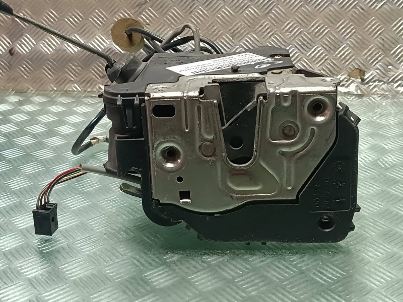 Recambio de cerradura puerta delantera izquierda para mercedes-benz clase c (w203) sportcoupe referencia OEM IAM 2037200535  