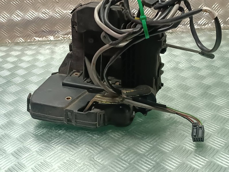 Recambio de cerradura puerta delantera izquierda para mercedes-benz clase c (w203) sportcoupe referencia OEM IAM 2037200535  