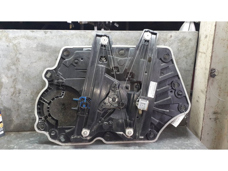 Recambio de elevalunas delantero izquierdo para ford fiesta (ce1) referencia OEM IAM H1BBA23201CD SIN MOTOR ELECTRICO