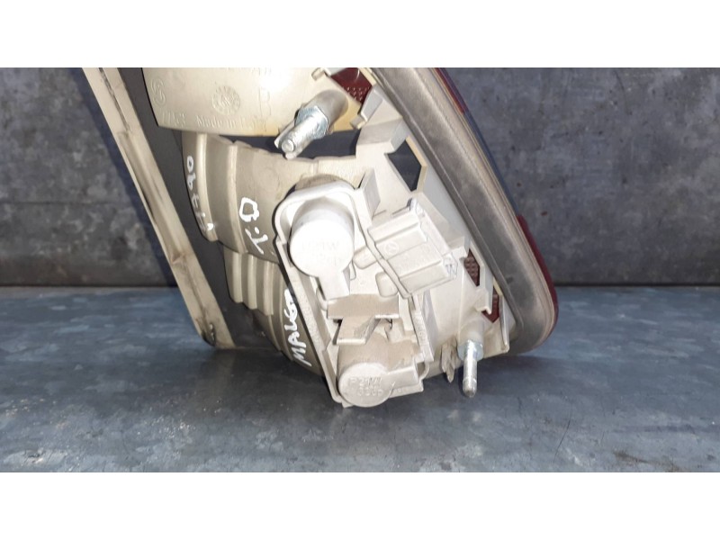 Recambio de piloto trasero derecho interior para mercedes-benz clase b (w245) referencia OEM IAM A1698201664 A1698200677 