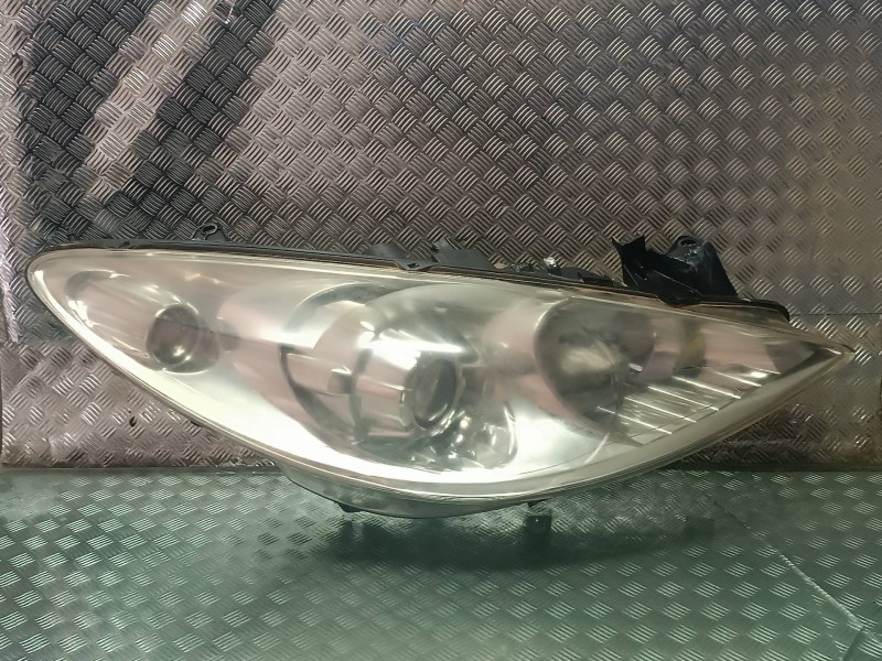 Recambio de faro derecho para peugeot 307 berlina (s2) referencia OEM IAM 43165748 43160748 