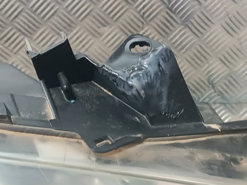 Recambio de faro derecho para peugeot 307 berlina (s2) referencia OEM IAM 43165748 43160748 