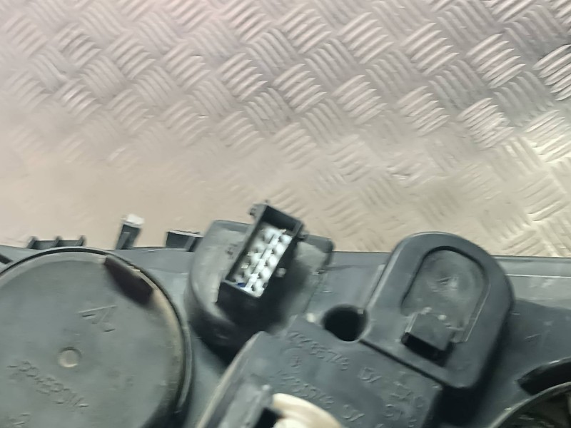 Recambio de faro derecho para peugeot 307 berlina (s2) referencia OEM IAM 43165748 43160748 