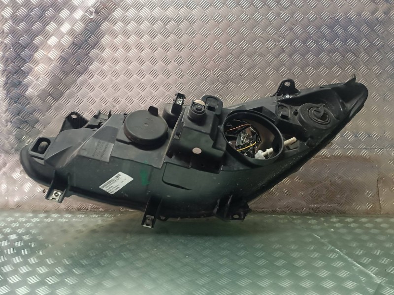 Recambio de faro derecho para peugeot 307 berlina (s2) referencia OEM IAM 43165748 43160748 