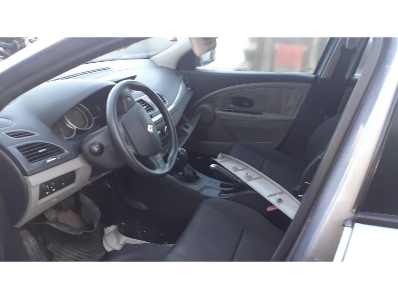 renault megane iii berlina 5 p del año 2009